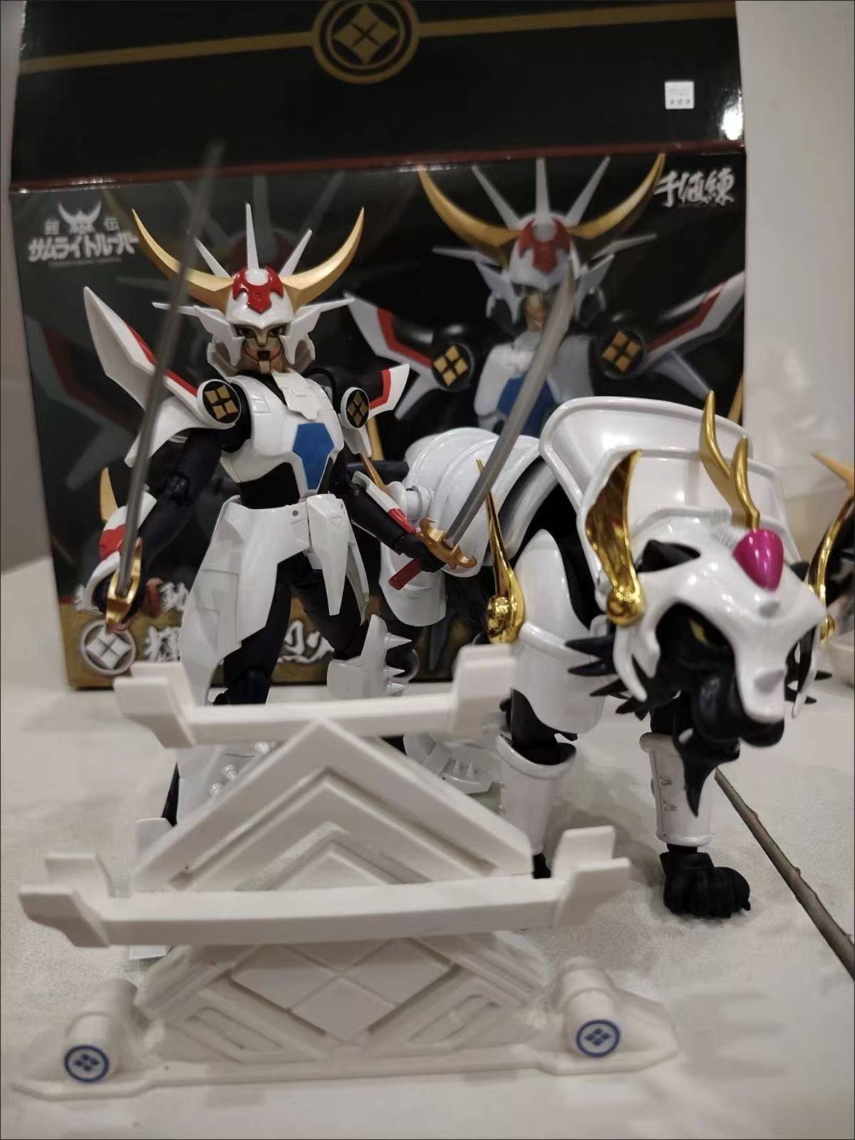 Yoroiden Samurai Troopers Roni - Bandai Tamashii Nations S.H.Figuarts 评论和价格